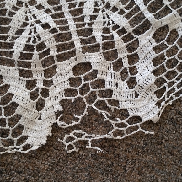 Vintage Large Table Cloth Doilies 31" - Picture 10 of 12